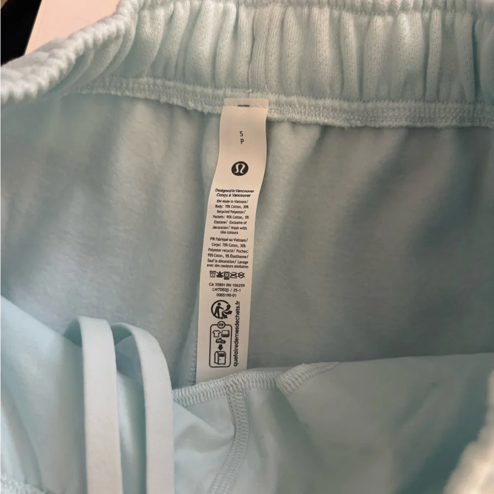 NWT Lululemon Scuba Mid-Rise Oversized Graphic Shorts 7" Inseam Sz. Small - Picture 4 of 6